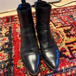 Vagabond Sleek Black Leather Ankle Boots
